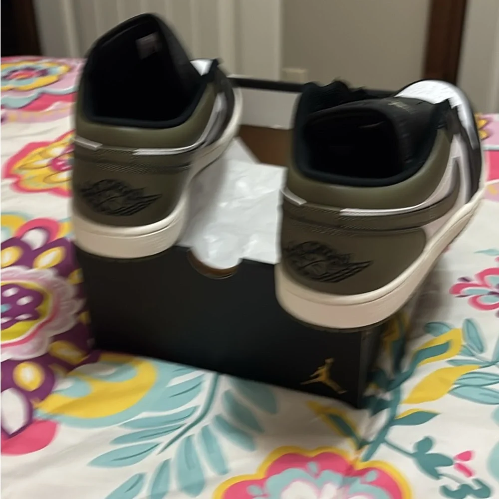 Men’s Air Jordan 1 Low Black,White olive green Sneakers